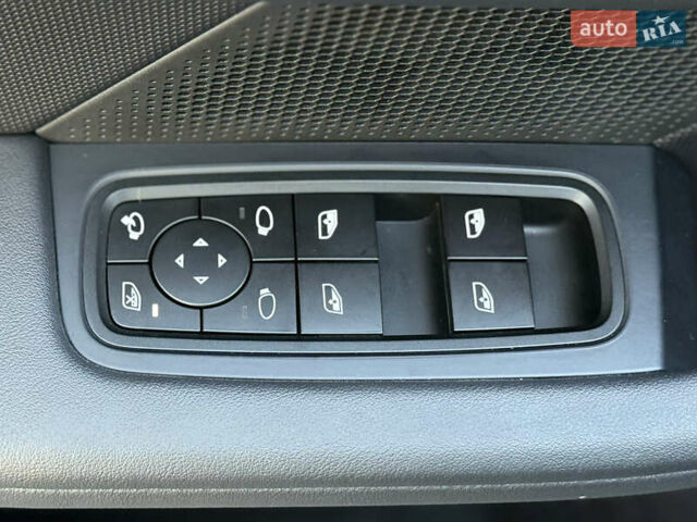 Черный Порше Taycan Cross Turismo, объемом двигателя 0 л и пробегом 15 тыс. км за 85000 $, фото 55 на Automoto.ua