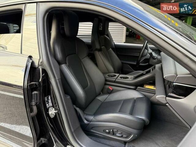 Черный Порше Taycan Cross Turismo, объемом двигателя 0 л и пробегом 15 тыс. км за 74990 $, фото 11 на Automoto.ua