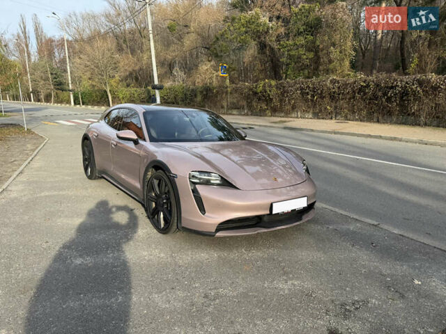 Фиолетовый Порше Taycan Cross Turismo, объемом двигателя 0 л и пробегом 29 тыс. км за 70000 $, фото 1 на Automoto.ua