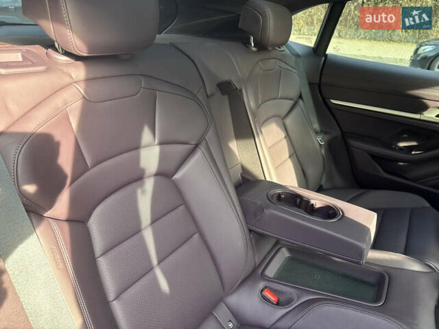 Фиолетовый Порше Taycan Cross Turismo, объемом двигателя 0 л и пробегом 29 тыс. км за 70000 $, фото 14 на Automoto.ua