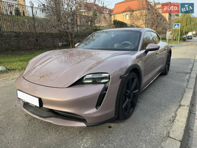 Фиолетовый Порше Taycan Cross Turismo, объемом двигателя 0 л и пробегом 29 тыс. км за 70000 $, фото 6 на Automoto.ua