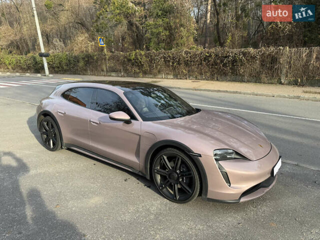 Фиолетовый Порше Taycan Cross Turismo, объемом двигателя 0 л и пробегом 29 тыс. км за 70000 $, фото 2 на Automoto.ua