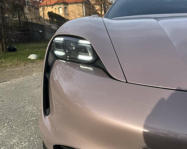 Фиолетовый Порше Taycan Cross Turismo, объемом двигателя 0 л и пробегом 29 тыс. км за 70000 $, фото 9 на Automoto.ua