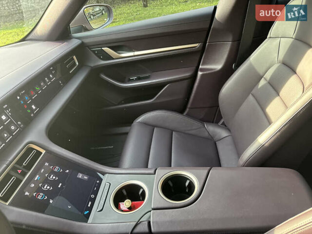 Фиолетовый Порше Taycan Cross Turismo, объемом двигателя 0 л и пробегом 29 тыс. км за 70000 $, фото 24 на Automoto.ua