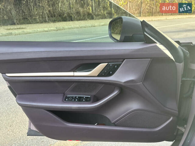 Фиолетовый Порше Taycan Cross Turismo, объемом двигателя 0 л и пробегом 29 тыс. км за 70000 $, фото 26 на Automoto.ua