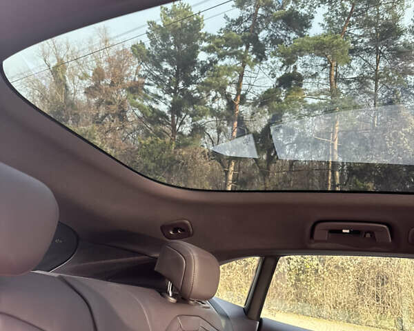 Фиолетовый Порше Taycan Cross Turismo, объемом двигателя 0 л и пробегом 29 тыс. км за 70000 $, фото 32 на Automoto.ua