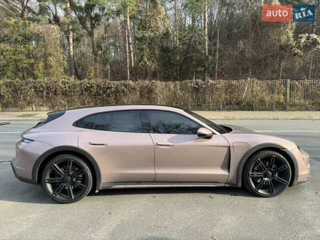 Фиолетовый Порше Taycan Cross Turismo, объемом двигателя 0 л и пробегом 29 тыс. км за 70000 $, фото 3 на Automoto.ua