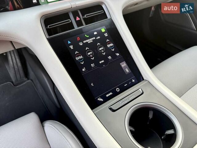 Красный Порше Taycan Cross Turismo, объемом двигателя 0 л и пробегом 106 тыс. км за 57500 $, фото 41 на Automoto.ua