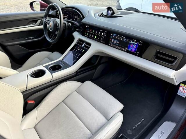 Красный Порше Taycan Cross Turismo, объемом двигателя 0 л и пробегом 106 тыс. км за 57500 $, фото 53 на Automoto.ua