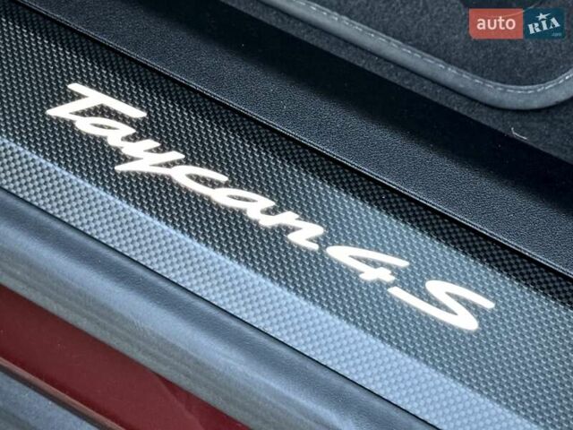 Червоний Порше Taycan Cross Turismo, об'ємом двигуна 0 л та пробігом 72 тис. км за 61500 $, фото 53 на Automoto.ua