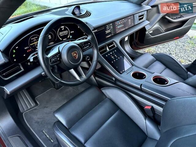 Червоний Порше Taycan Cross Turismo, об'ємом двигуна 0 л та пробігом 72 тис. км за 61500 $, фото 32 на Automoto.ua