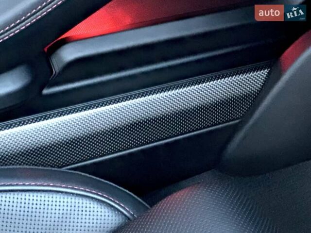 Червоний Порше Taycan Cross Turismo, об'ємом двигуна 0 л та пробігом 72 тис. км за 61500 $, фото 54 на Automoto.ua