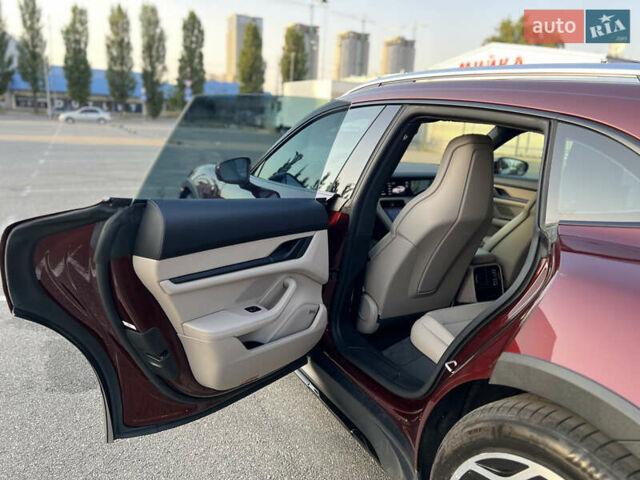 Красный Порше Taycan Cross Turismo, объемом двигателя 0 л и пробегом 88 тыс. км за 69999 $, фото 18 на Automoto.ua
