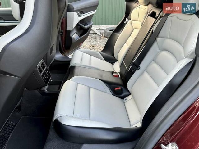 Красный Порше Taycan Cross Turismo, объемом двигателя 0 л и пробегом 106 тыс. км за 57500 $, фото 61 на Automoto.ua