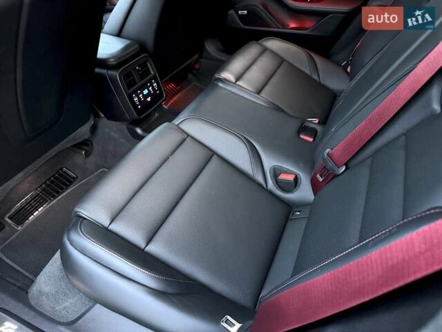 Червоний Порше Taycan Cross Turismo, об'ємом двигуна 0 л та пробігом 72 тис. км за 61500 $, фото 69 на Automoto.ua