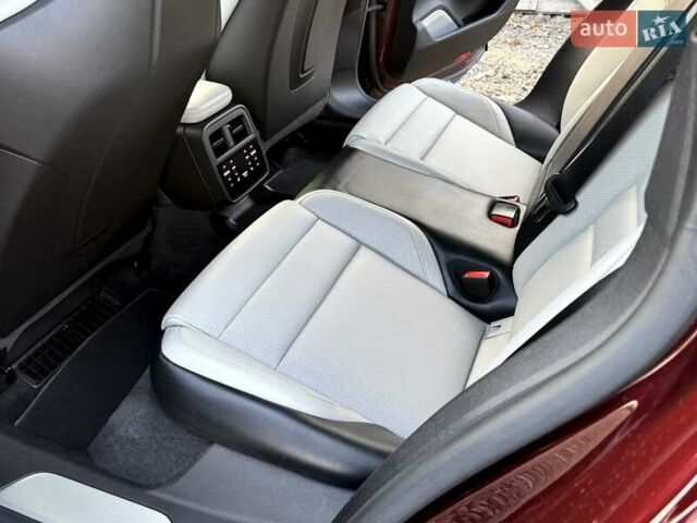 Красный Порше Taycan Cross Turismo, объемом двигателя 0 л и пробегом 106 тыс. км за 57500 $, фото 60 на Automoto.ua