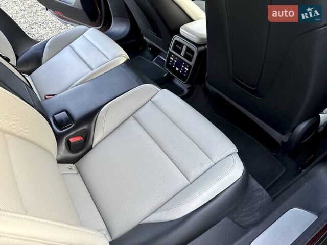 Красный Порше Taycan Cross Turismo, объемом двигателя 0 л и пробегом 106 тыс. км за 57500 $, фото 63 на Automoto.ua