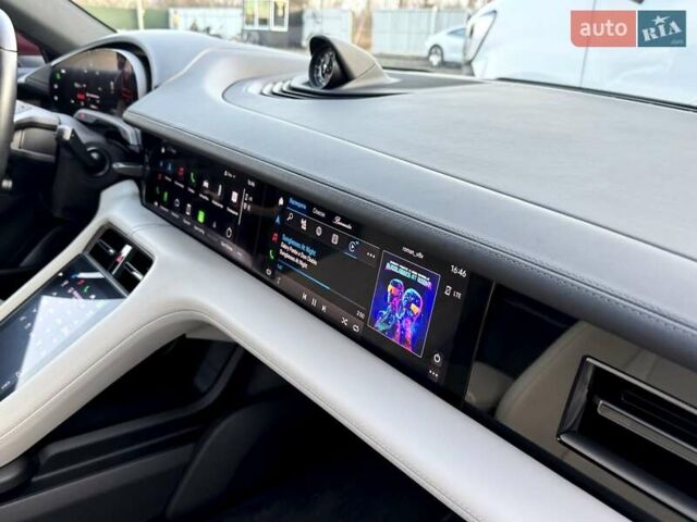 Красный Порше Taycan Cross Turismo, объемом двигателя 0 л и пробегом 106 тыс. км за 57500 $, фото 58 на Automoto.ua