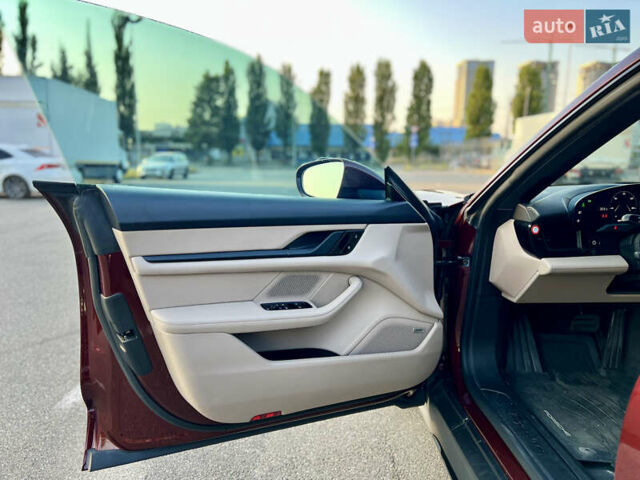 Красный Порше Taycan Cross Turismo, объемом двигателя 0 л и пробегом 88 тыс. км за 69999 $, фото 14 на Automoto.ua