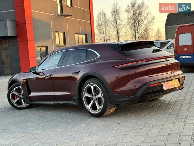 Красный Порше Taycan Cross Turismo, объемом двигателя 0 л и пробегом 106 тыс. км за 57500 $, фото 6 на Automoto.ua