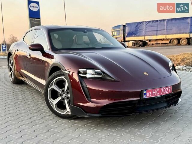 Красный Порше Taycan Cross Turismo, объемом двигателя 0 л и пробегом 106 тыс. км за 57500 $, фото 1 на Automoto.ua