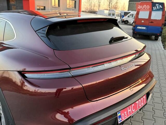 Красный Порше Taycan Cross Turismo, объемом двигателя 0 л и пробегом 106 тыс. км за 57500 $, фото 13 на Automoto.ua