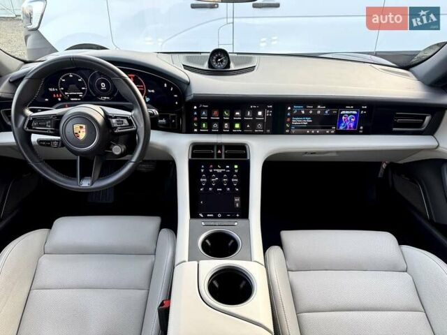 Красный Порше Taycan Cross Turismo, объемом двигателя 0 л и пробегом 106 тыс. км за 57500 $, фото 52 на Automoto.ua