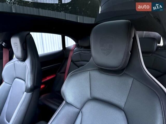 Червоний Порше Taycan Cross Turismo, об'ємом двигуна 0 л та пробігом 72 тис. км за 61500 $, фото 34 на Automoto.ua