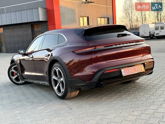 Красный Порше Taycan Cross Turismo, объемом двигателя 0 л и пробегом 106 тыс. км за 57500 $, фото 7 на Automoto.ua
