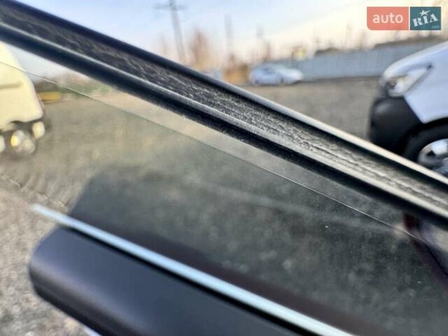 Красный Порше Taycan Cross Turismo, объемом двигателя 0 л и пробегом 106 тыс. км за 57500 $, фото 29 на Automoto.ua