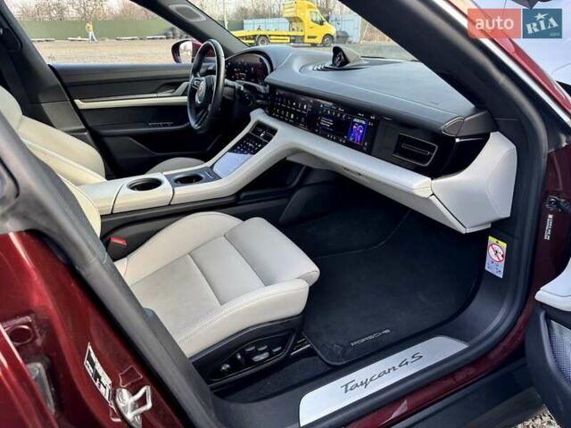 Красный Порше Taycan Cross Turismo, объемом двигателя 0 л и пробегом 106 тыс. км за 57500 $, фото 54 на Automoto.ua