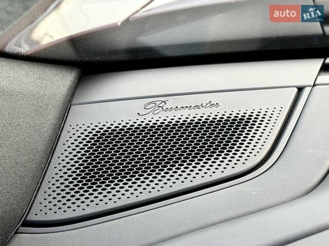 Красный Порше Taycan Cross Turismo, объемом двигателя 0 л и пробегом 106 тыс. км за 57500 $, фото 25 на Automoto.ua