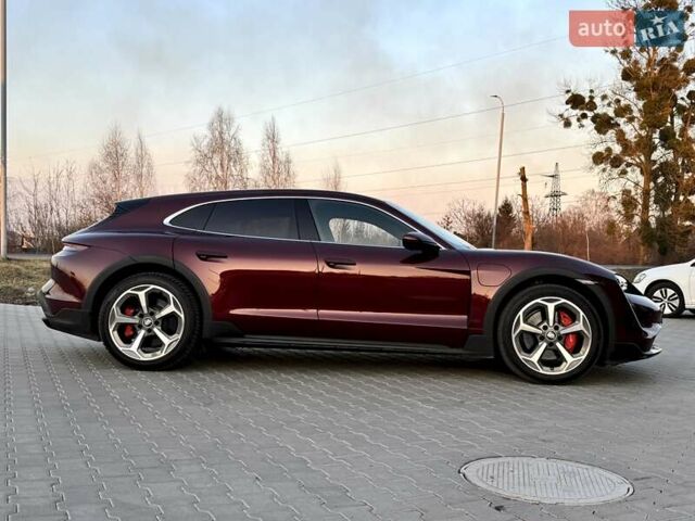 Красный Порше Taycan Cross Turismo, объемом двигателя 0 л и пробегом 106 тыс. км за 57500 $, фото 10 на Automoto.ua