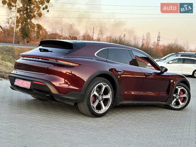 Красный Порше Taycan Cross Turismo, объемом двигателя 0 л и пробегом 106 тыс. км за 57500 $, фото 9 на Automoto.ua