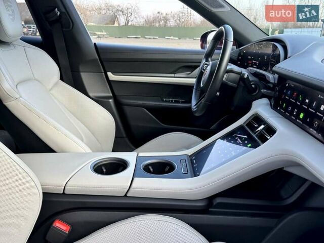 Красный Порше Taycan Cross Turismo, объемом двигателя 0 л и пробегом 106 тыс. км за 57500 $, фото 57 на Automoto.ua