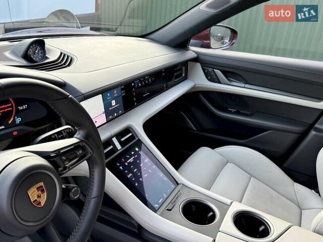 Красный Порше Taycan Cross Turismo, объемом двигателя 0 л и пробегом 106 тыс. км за 57500 $, фото 39 на Automoto.ua