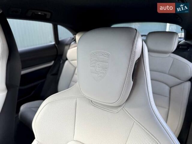 Красный Порше Taycan Cross Turismo, объемом двигателя 0 л и пробегом 106 тыс. км за 57500 $, фото 36 на Automoto.ua