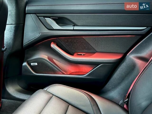 Червоний Порше Taycan Cross Turismo, об'ємом двигуна 0 л та пробігом 72 тис. км за 61500 $, фото 70 на Automoto.ua