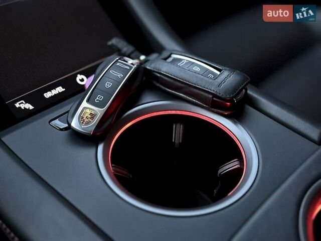 Червоний Порше Taycan Cross Turismo, об'ємом двигуна 0 л та пробігом 72 тис. км за 61500 $, фото 78 на Automoto.ua