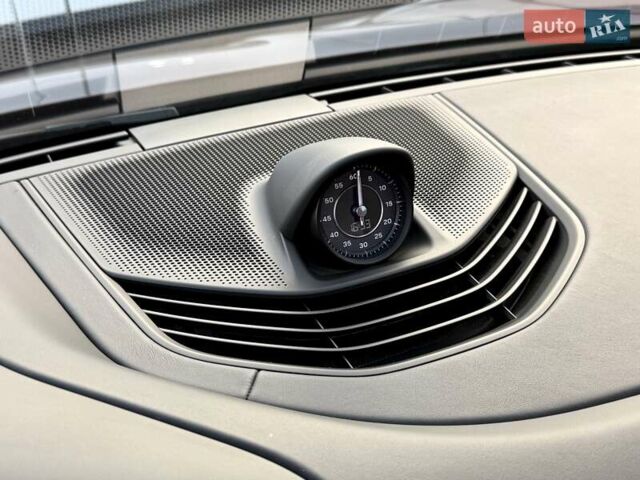 Красный Порше Taycan Cross Turismo, объемом двигателя 0 л и пробегом 106 тыс. км за 57500 $, фото 26 на Automoto.ua