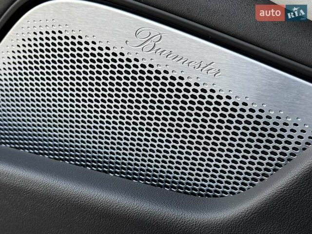 Красный Порше Taycan Cross Turismo, объемом двигателя 0 л и пробегом 106 тыс. км за 57500 $, фото 23 на Automoto.ua