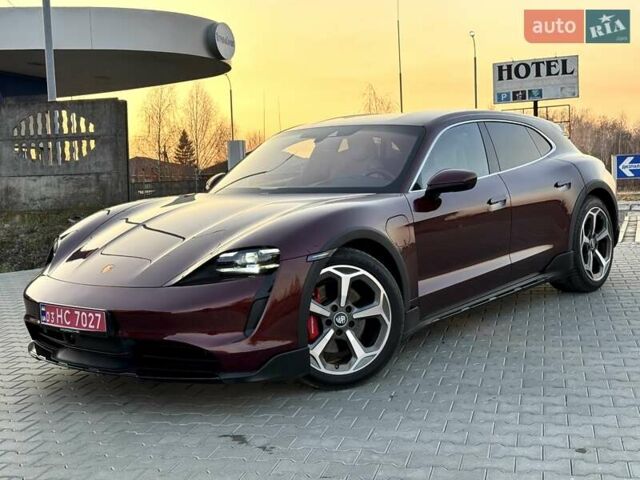 Красный Порше Taycan Cross Turismo, объемом двигателя 0 л и пробегом 106 тыс. км за 57500 $, фото 4 на Automoto.ua