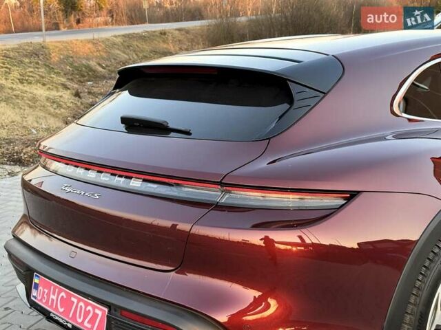 Красный Порше Taycan Cross Turismo, объемом двигателя 0 л и пробегом 106 тыс. км за 57500 $, фото 11 на Automoto.ua