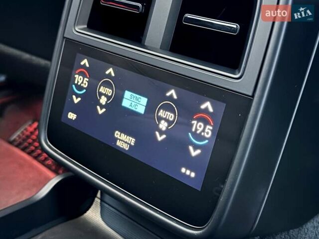 Червоний Порше Taycan Cross Turismo, об'ємом двигуна 0 л та пробігом 72 тис. км за 61500 $, фото 64 на Automoto.ua