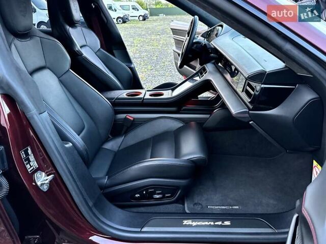 Червоний Порше Taycan Cross Turismo, об'ємом двигуна 0 л та пробігом 72 тис. км за 61500 $, фото 48 на Automoto.ua