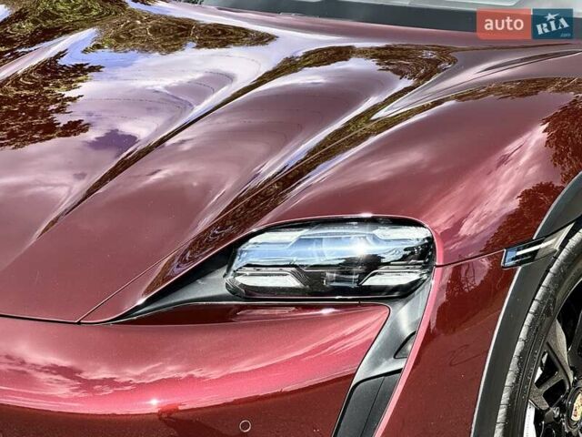 Червоний Порше Taycan Cross Turismo, об'ємом двигуна 0 л та пробігом 72 тис. км за 61500 $, фото 4 на Automoto.ua