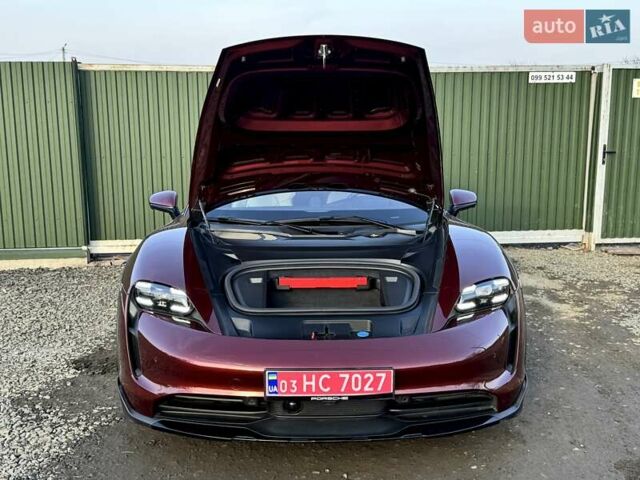 Красный Порше Taycan Cross Turismo, объемом двигателя 0 л и пробегом 106 тыс. км за 57500 $, фото 16 на Automoto.ua