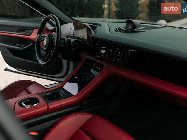 Порше Taycan Cross Turismo, объемом двигателя 0 л и пробегом 11 тыс. км за 101000 $, фото 12 на Automoto.ua