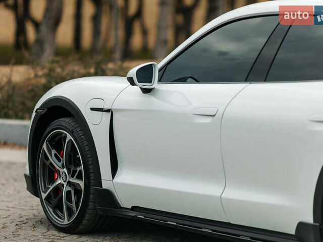 Порше Taycan Cross Turismo, объемом двигателя 0 л и пробегом 11 тыс. км за 101000 $, фото 7 на Automoto.ua
