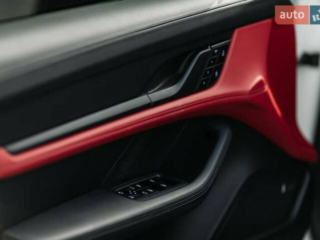 Порше Taycan Cross Turismo, объемом двигателя 0 л и пробегом 11 тыс. км за 101000 $, фото 14 на Automoto.ua